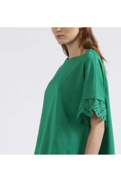 t-shirt a scatolina con sangallo alle maniche verde