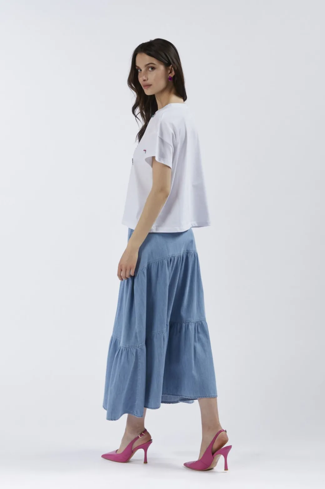 t-shirt con applicazioni di strass bianco