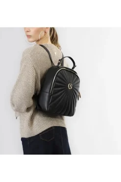 zaino trapuntato con logo in metallo nero