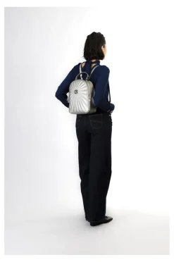 zaino trapuntato con logo in metallo canna di fucile