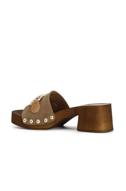 zoccoli in pelle scamosciata con morsetto brandy